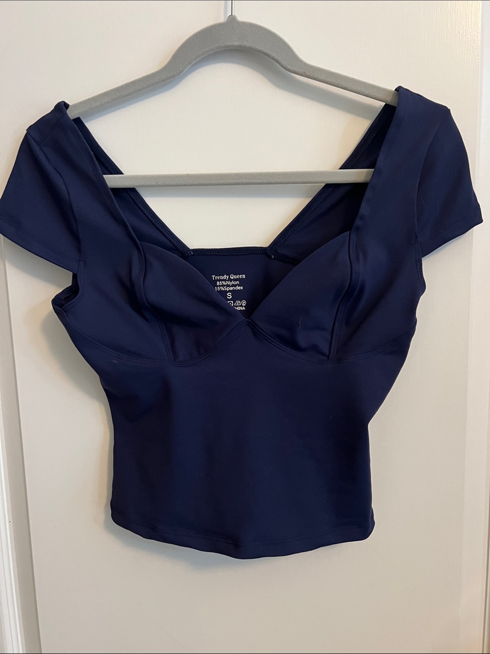Trendy Queen Navy V‑Neck Stretch Crop Top